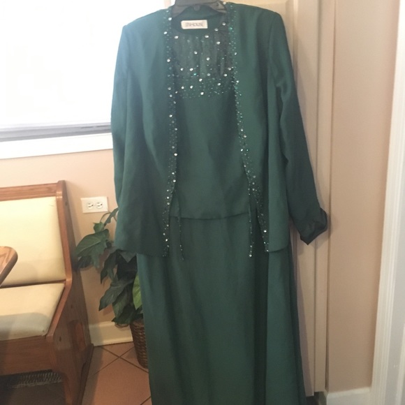 JJs House Dresses Beautiful Emerald Green Beaded Suit Dress Formal